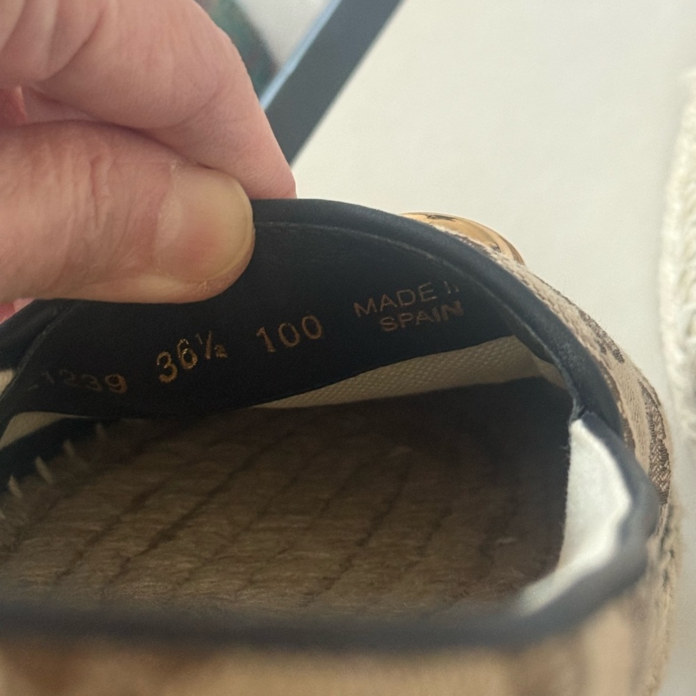 Gucci Women's Brown Espadrilles with Gold Logo - Picture 9 of 9